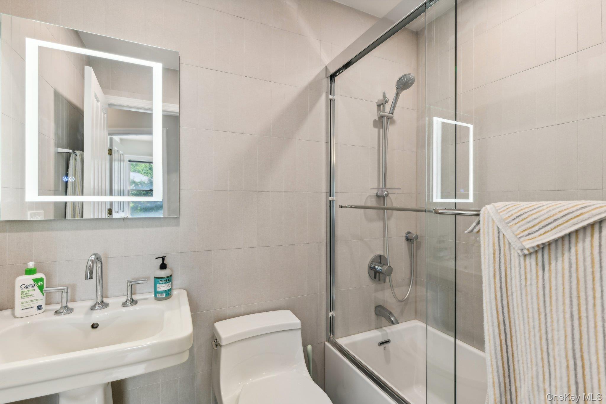 17 Oak Meadow Lane Bellport Village Bellport Village, NY 11713