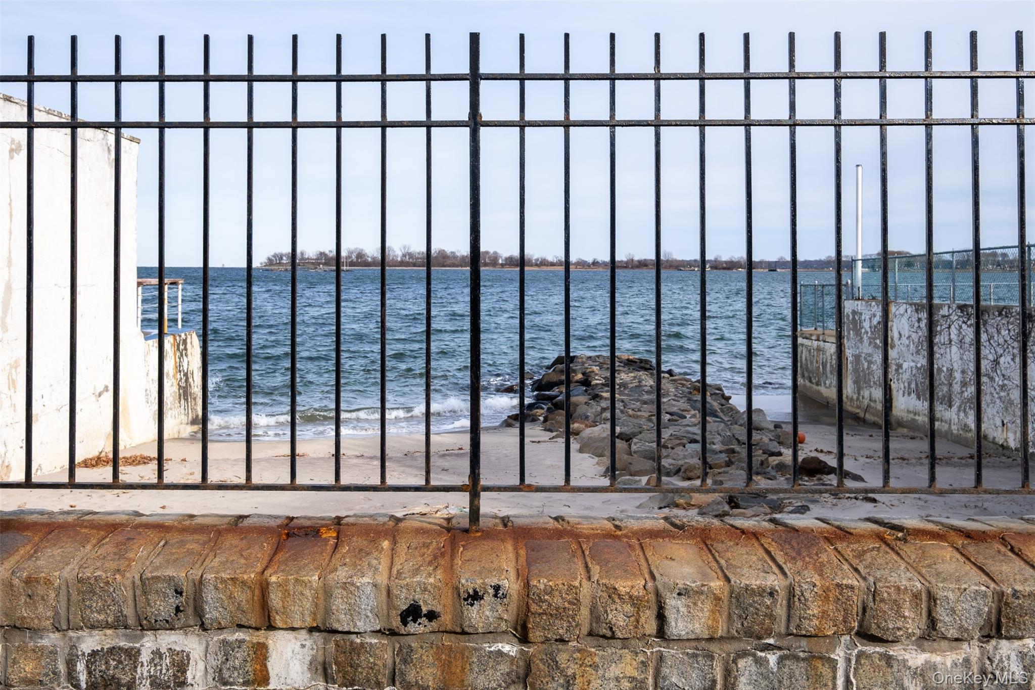 469 Minnieford Avenue Bronx, NY 10464