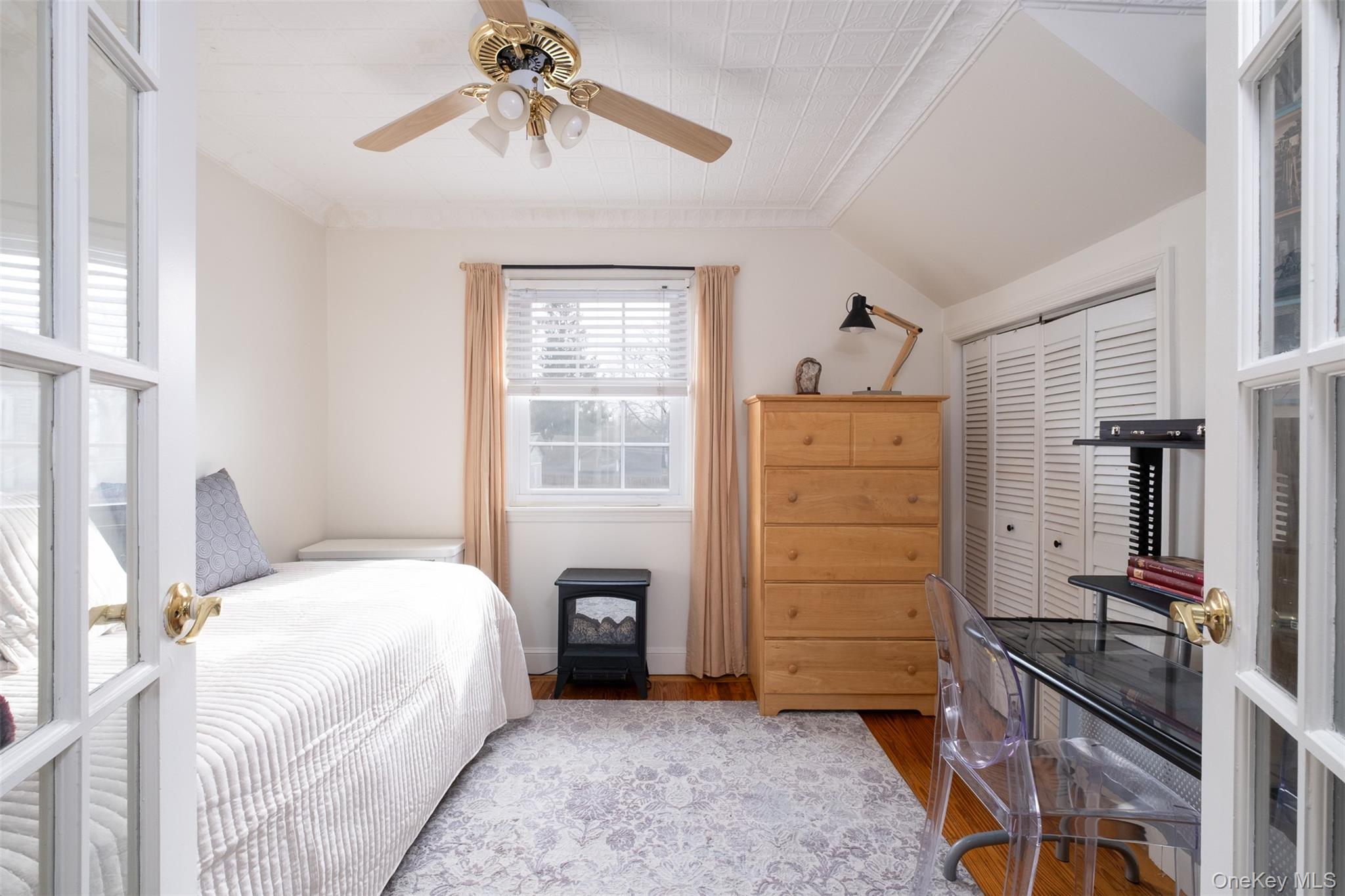 469 Minnieford Avenue Bronx, NY 10464