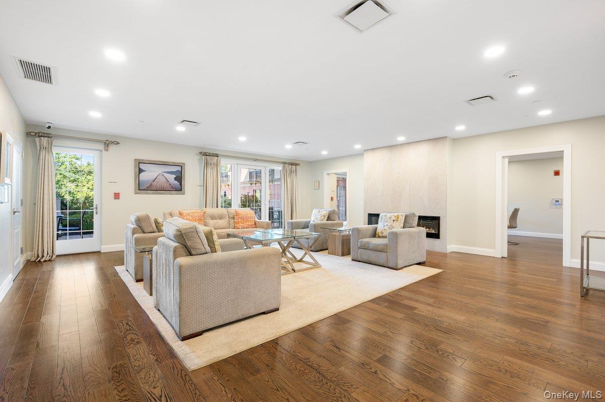 10 Byron Place 310 Larchmont Larchmont, NY 10538