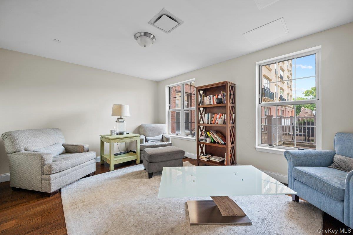 10 Byron Place 310 Larchmont Larchmont, NY 10538