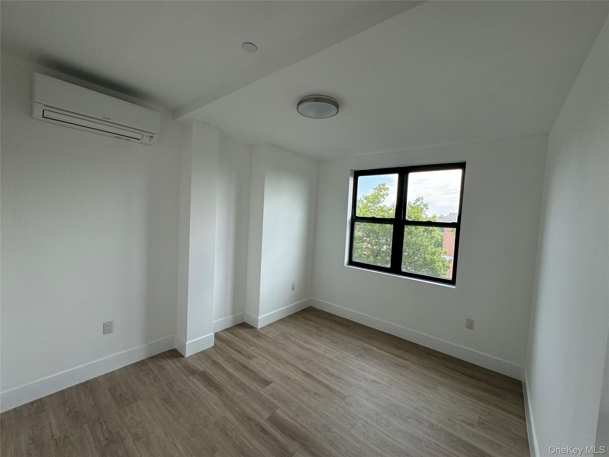 8403 Lander 2-C Briarwood Briarwood, NY 11435