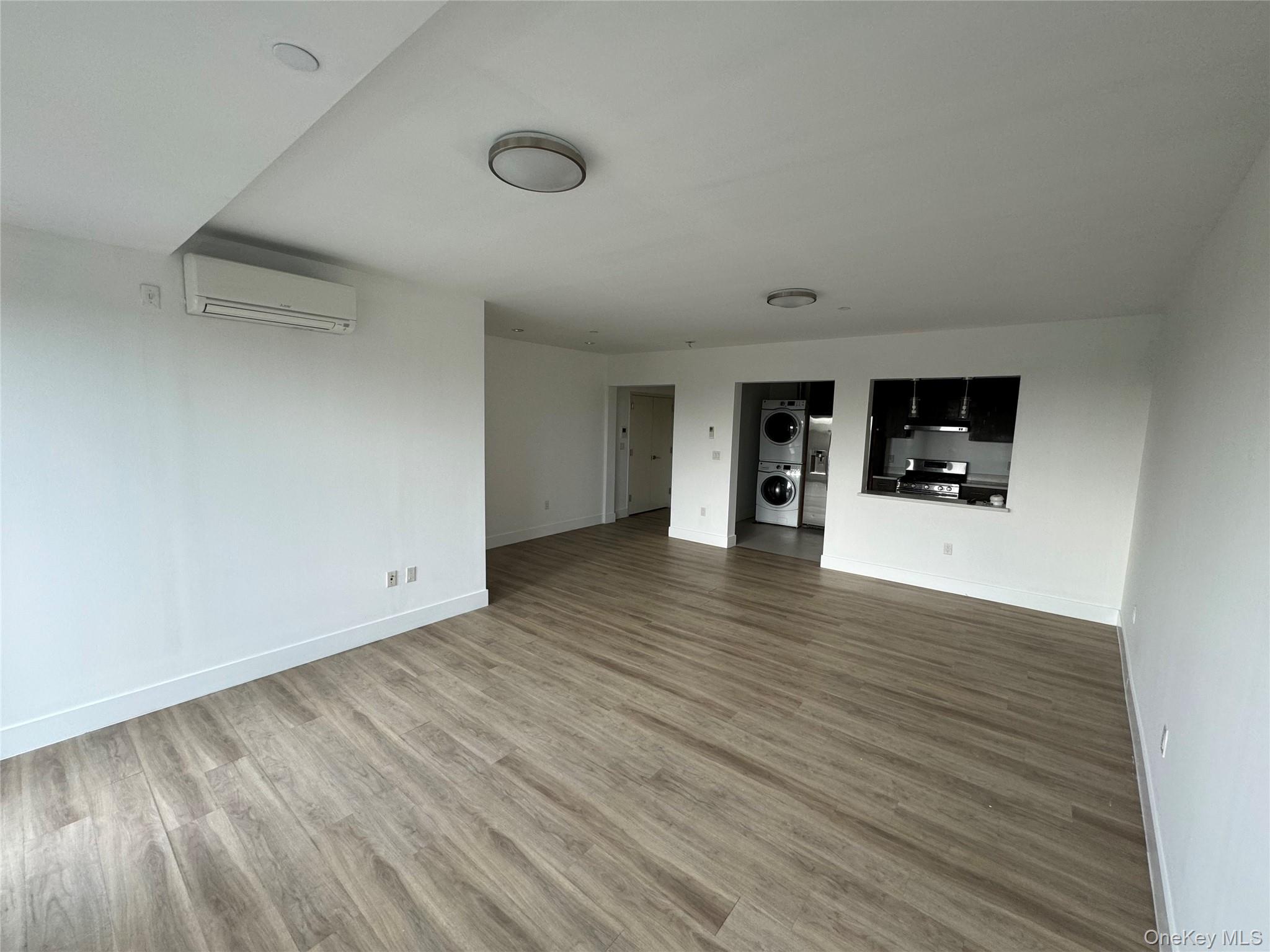 8403 Lander 2-C Briarwood Briarwood, NY 11435