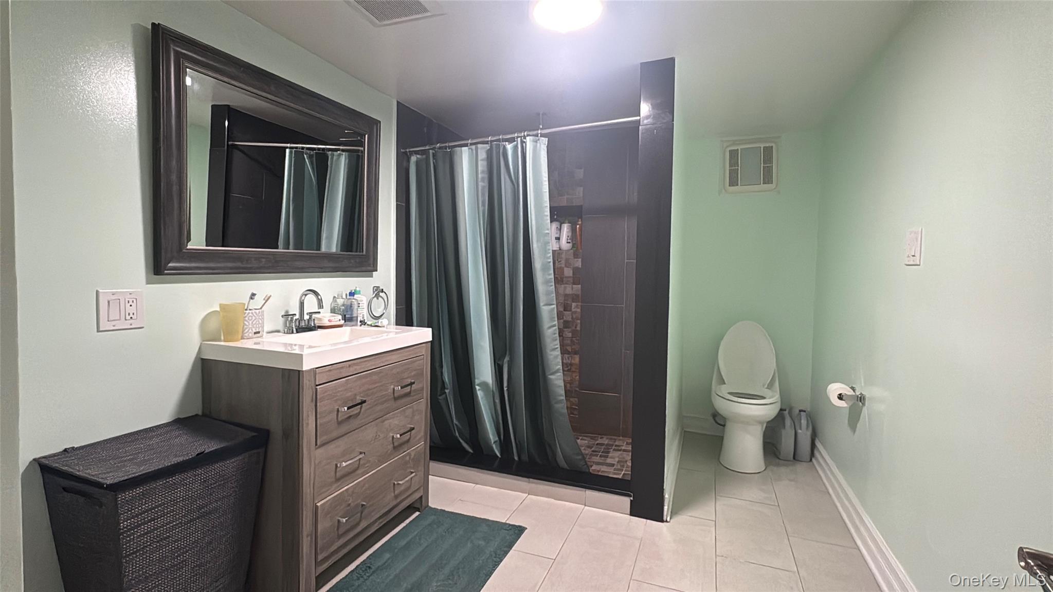 4020 249th Street Little Neck Little Neck, NY 11363