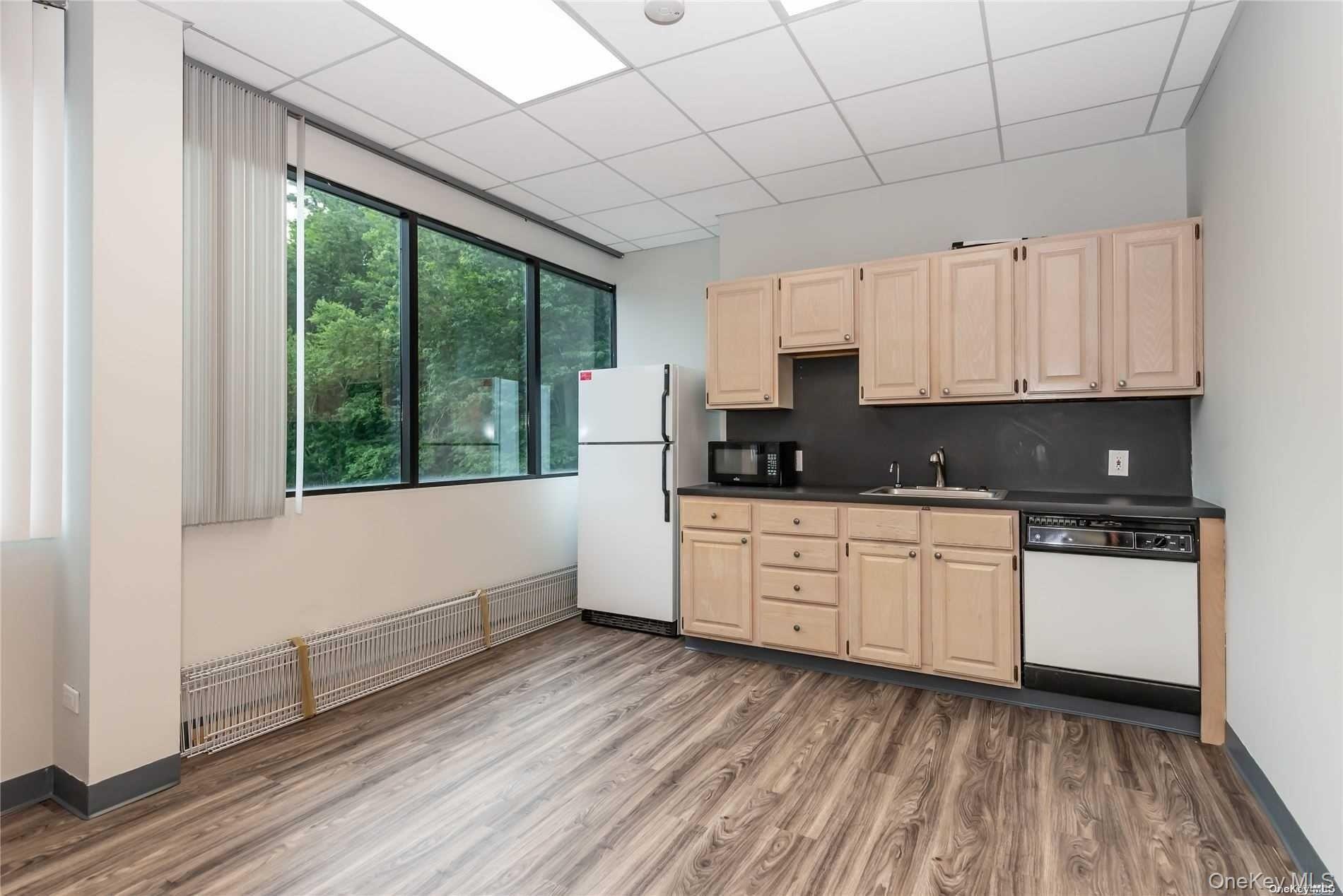 144 Woodbury Road UPPER Woodbury Woodbury, NY 11797