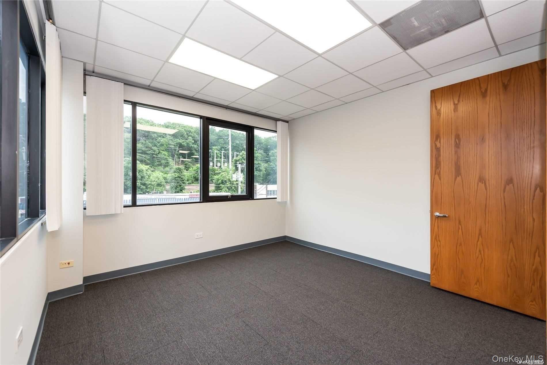 144 Woodbury Road UPPER Woodbury Woodbury, NY 11797