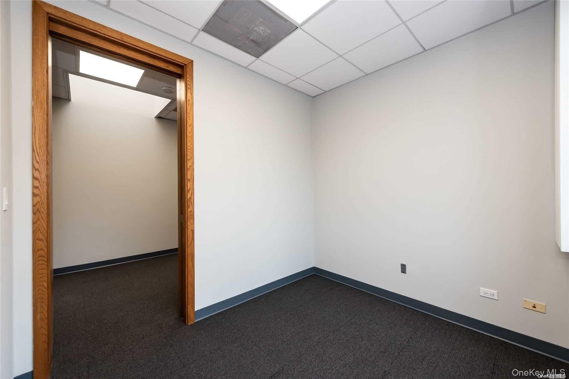 144 Woodbury Road UPPER Woodbury Woodbury, NY 11797