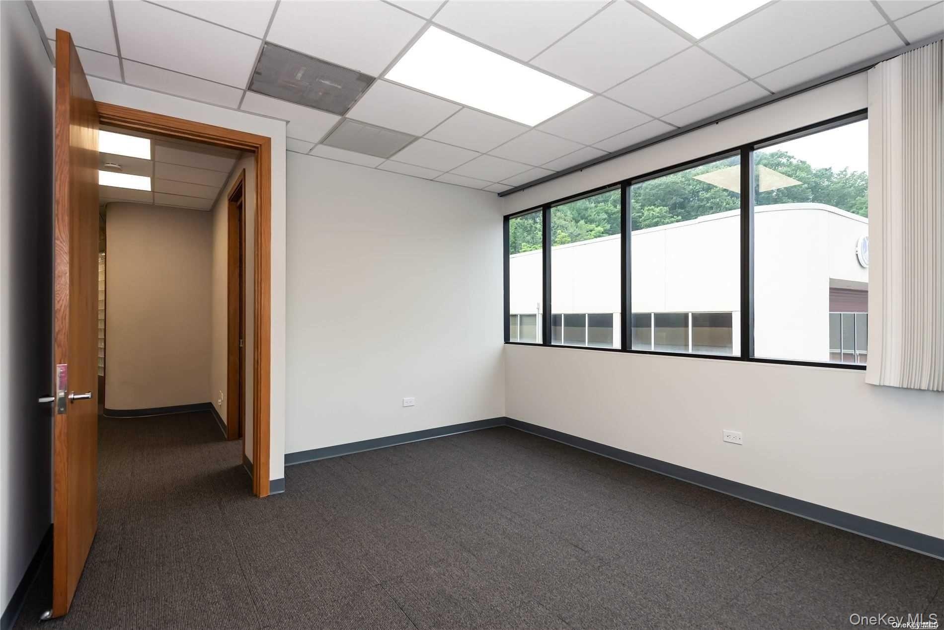 144 Woodbury Road UPPER Woodbury Woodbury, NY 11797