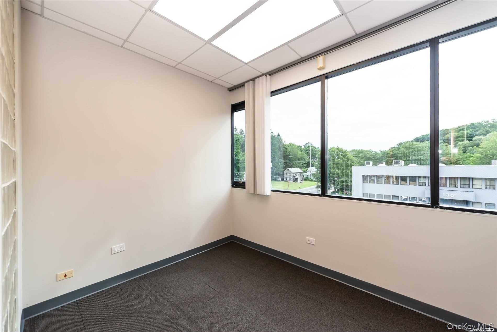 144 Woodbury Road UPPER Woodbury Woodbury, NY 11797