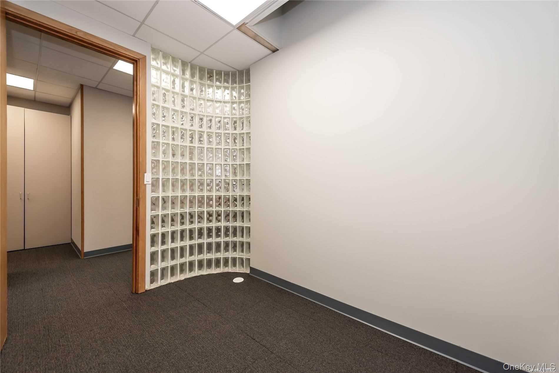 144 Woodbury Road UPPER Woodbury Woodbury, NY 11797