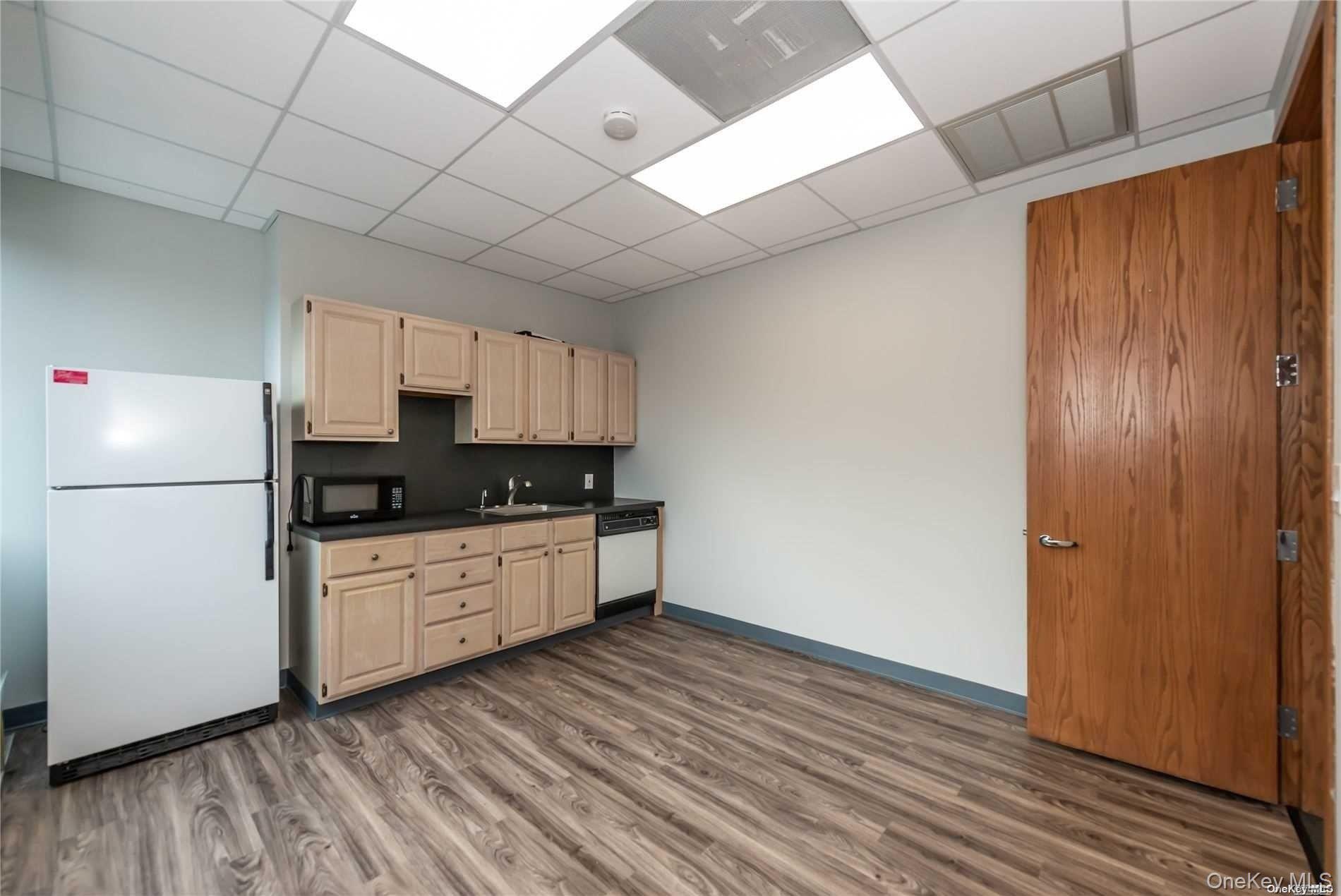 144 Woodbury Road UPPER Woodbury Woodbury, NY 11797