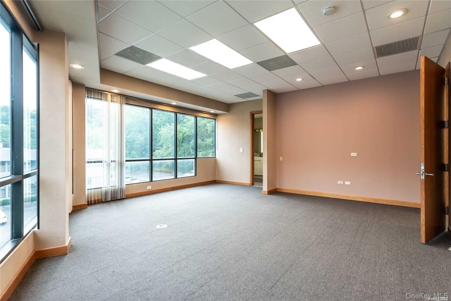 144 Woodbury Road UPPER Woodbury Woodbury, NY 11797