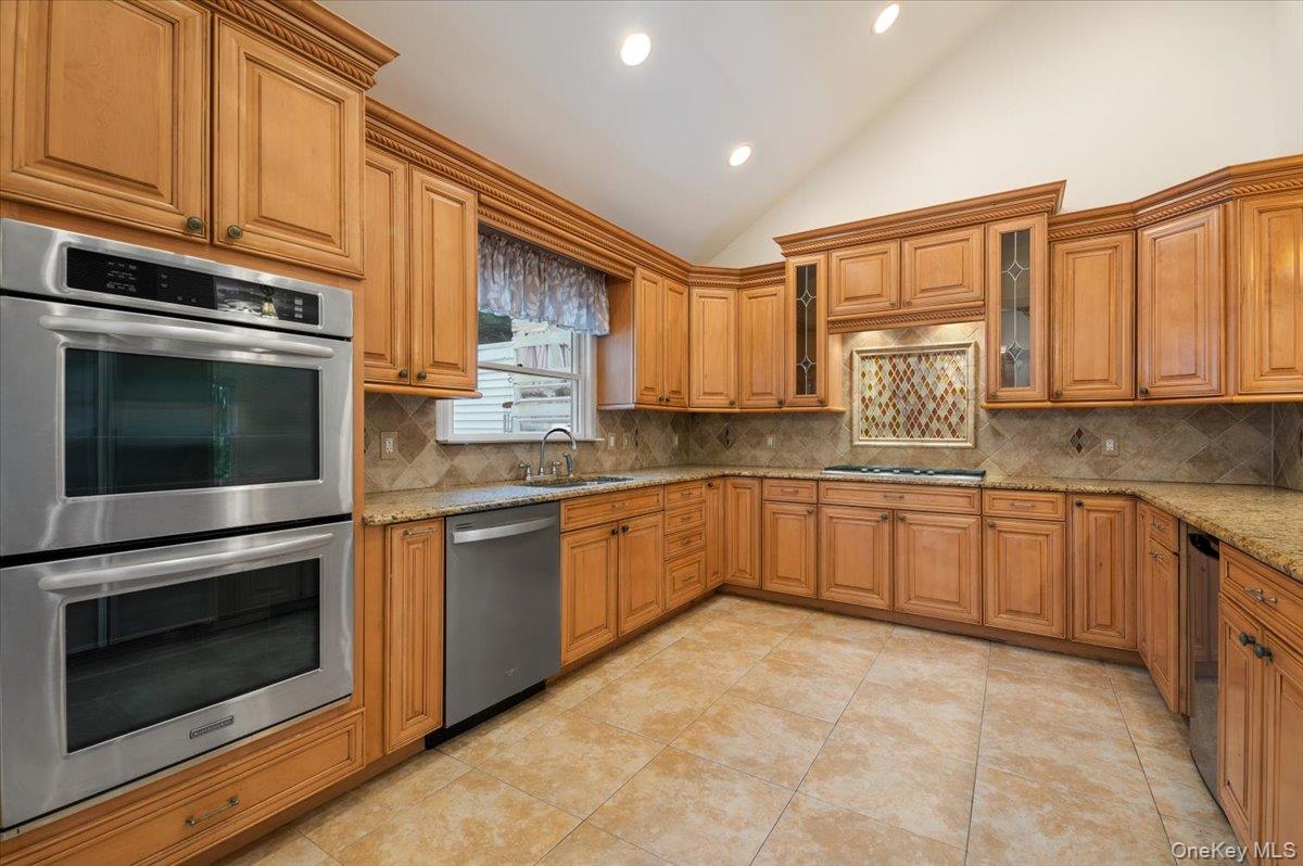 33 Fleets Cove Road Huntington Huntington, NY 11743