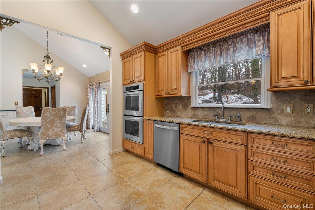 33 Fleets Cove Road Huntington Huntington, NY 11743