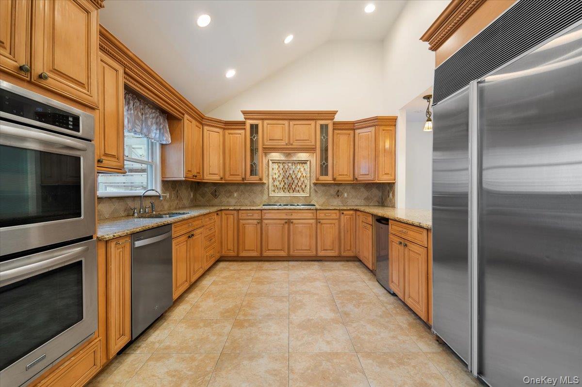 33 Fleets Cove Road Huntington Huntington, NY 11743