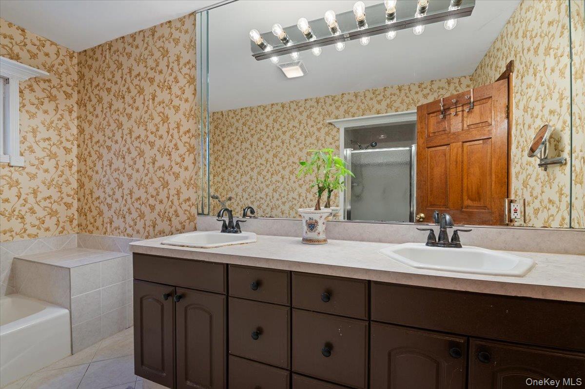 33 Fleets Cove Road Huntington Huntington, NY 11743