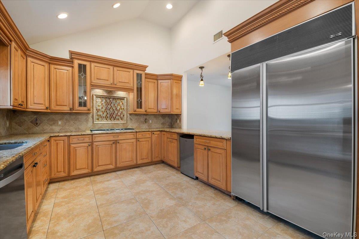 33 Fleets Cove Road Huntington Huntington, NY 11743