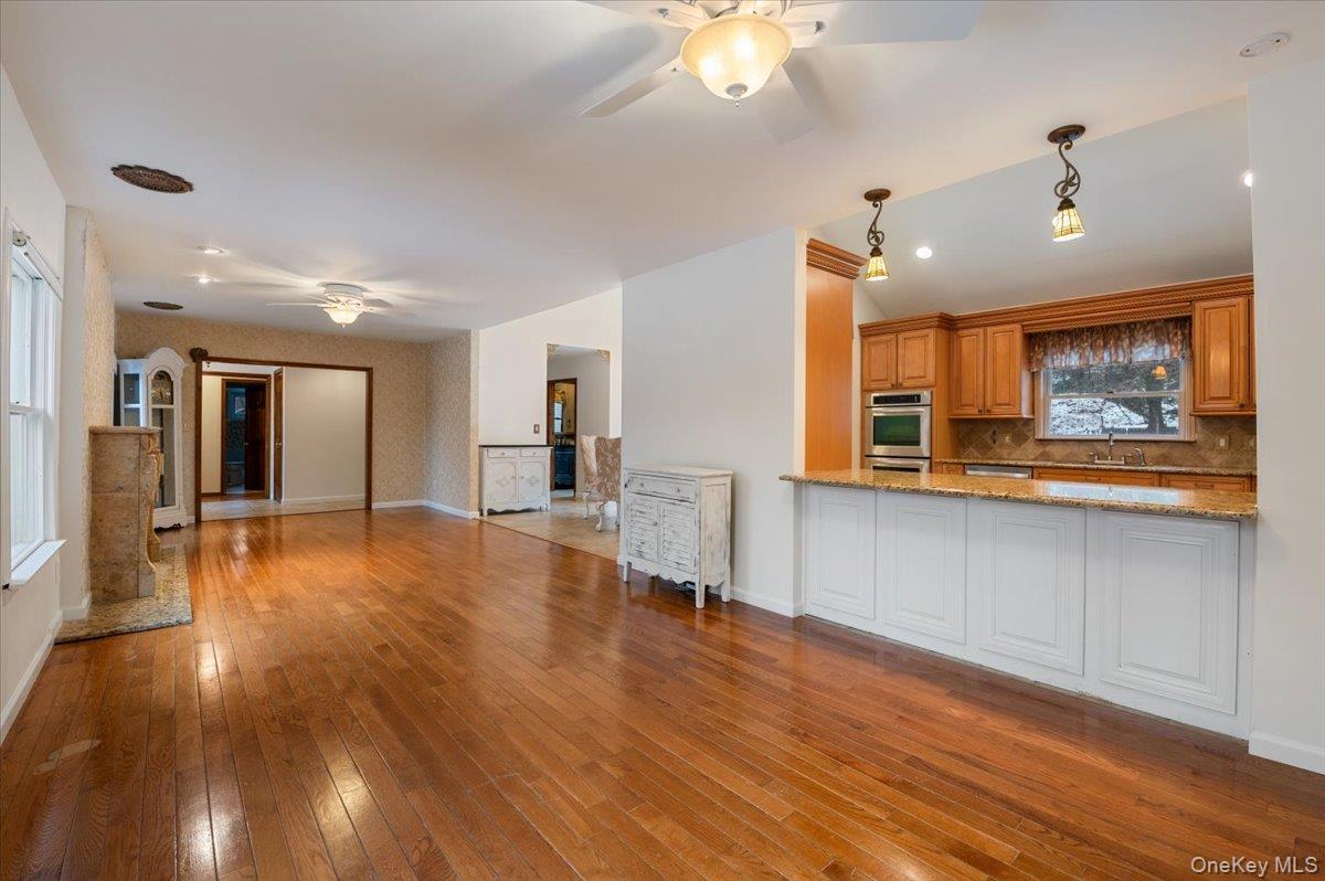 33 Fleets Cove Road Huntington Huntington, NY 11743