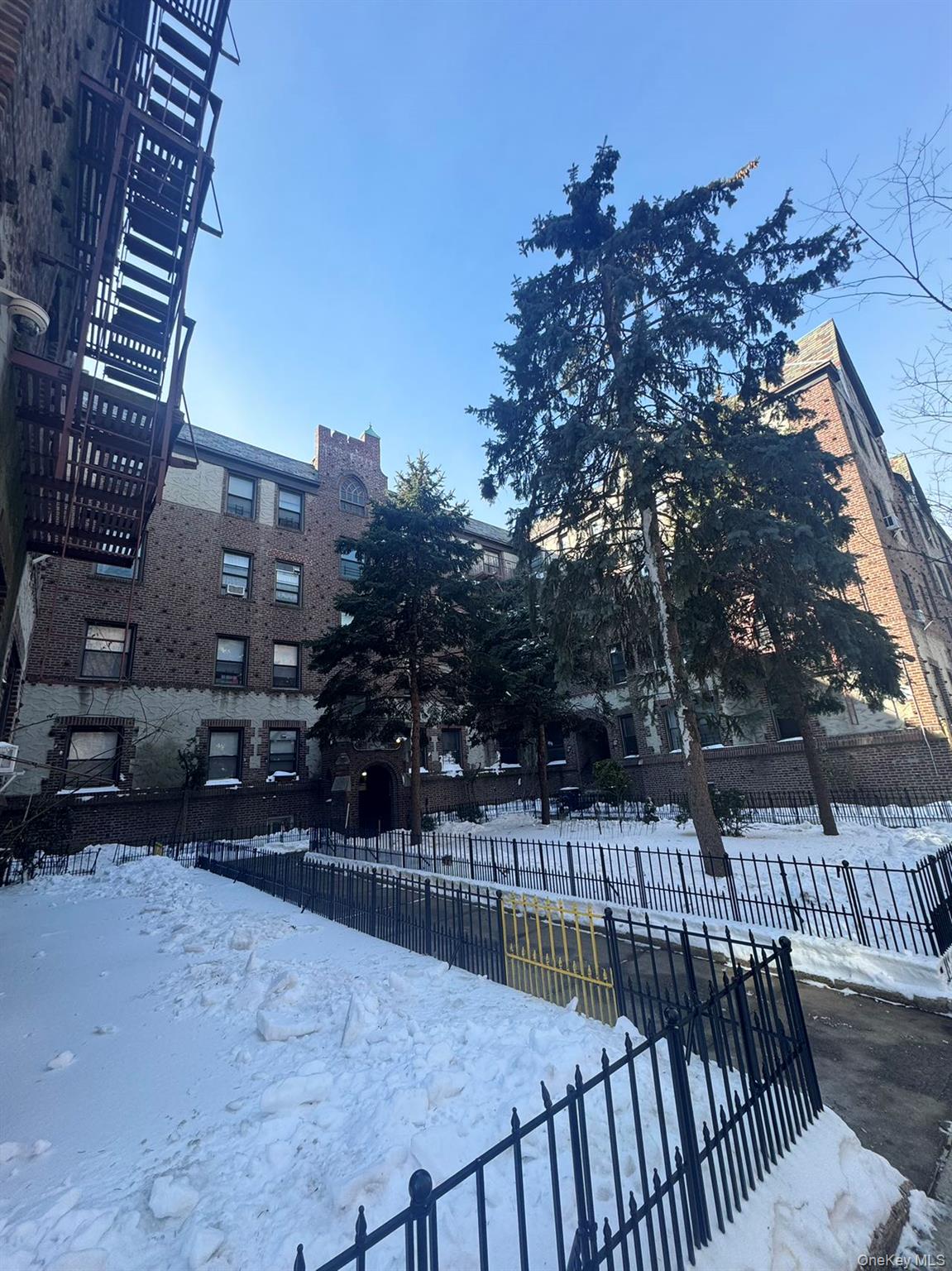 61-40 Saunders Street, Apt C5, Rego Park, NY 11374