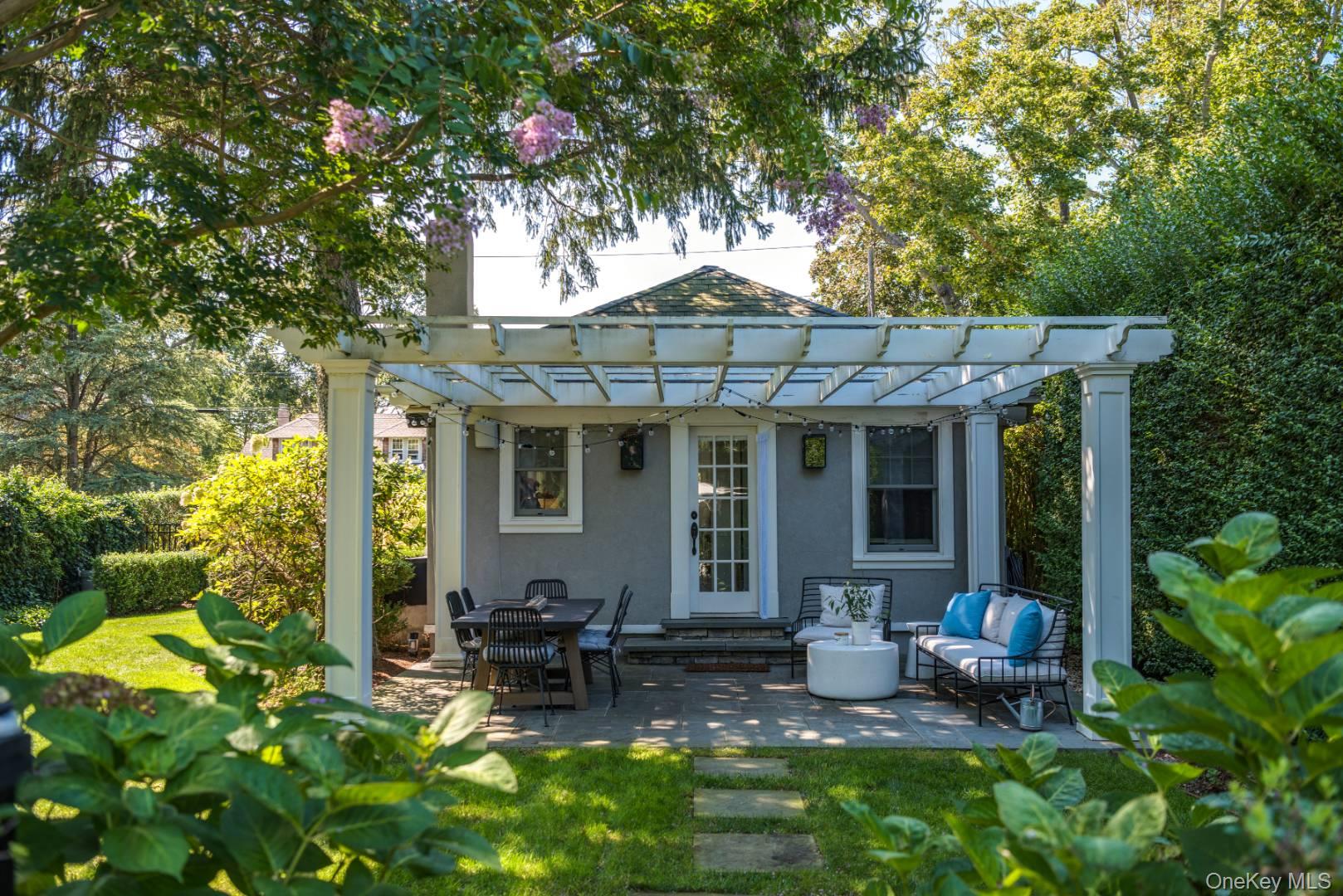 10 Henry Street Southampton Southampton, NY 11968