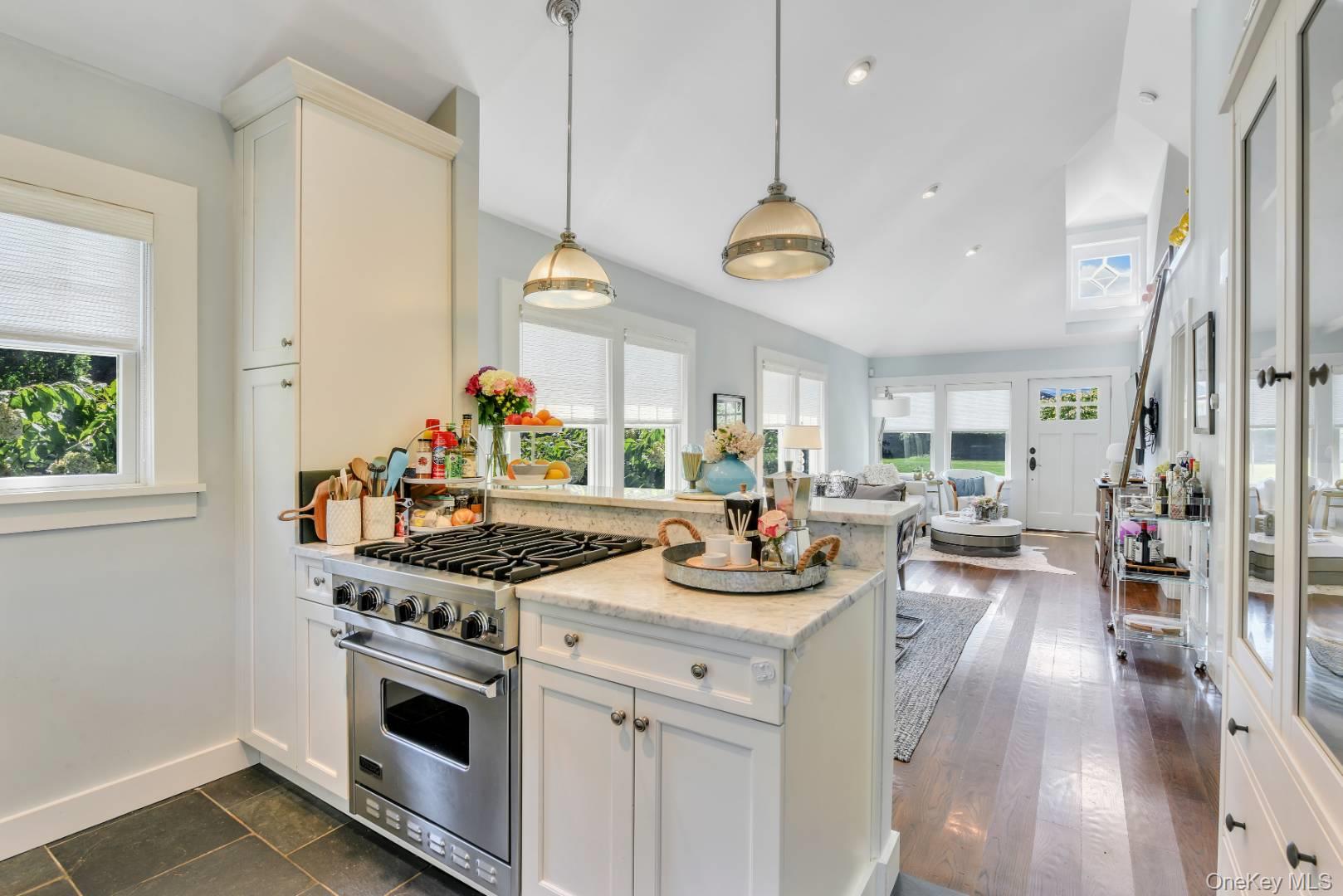 10 Henry Street Southampton Southampton, NY 11968