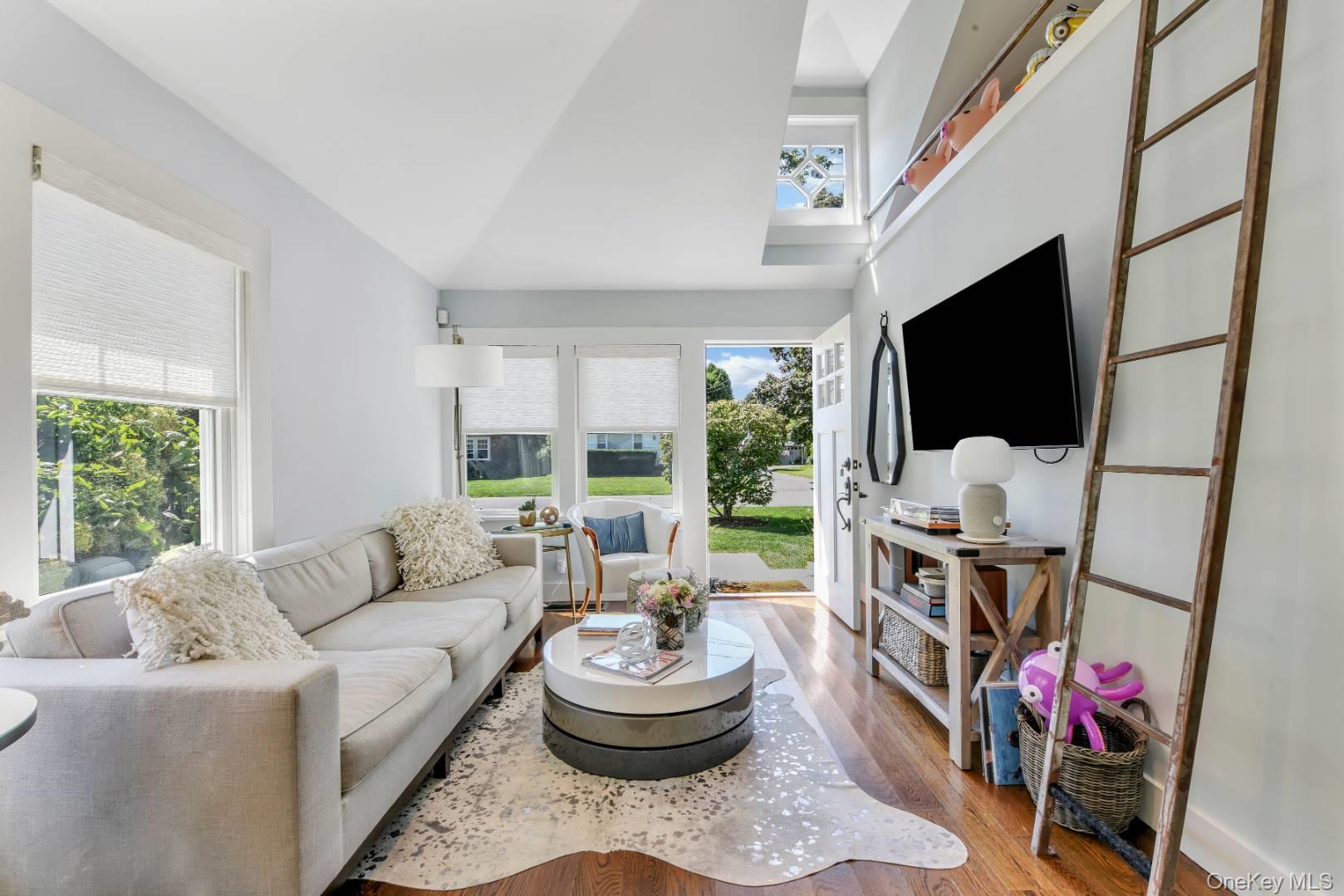 10 Henry Street Southampton Southampton, NY 11968