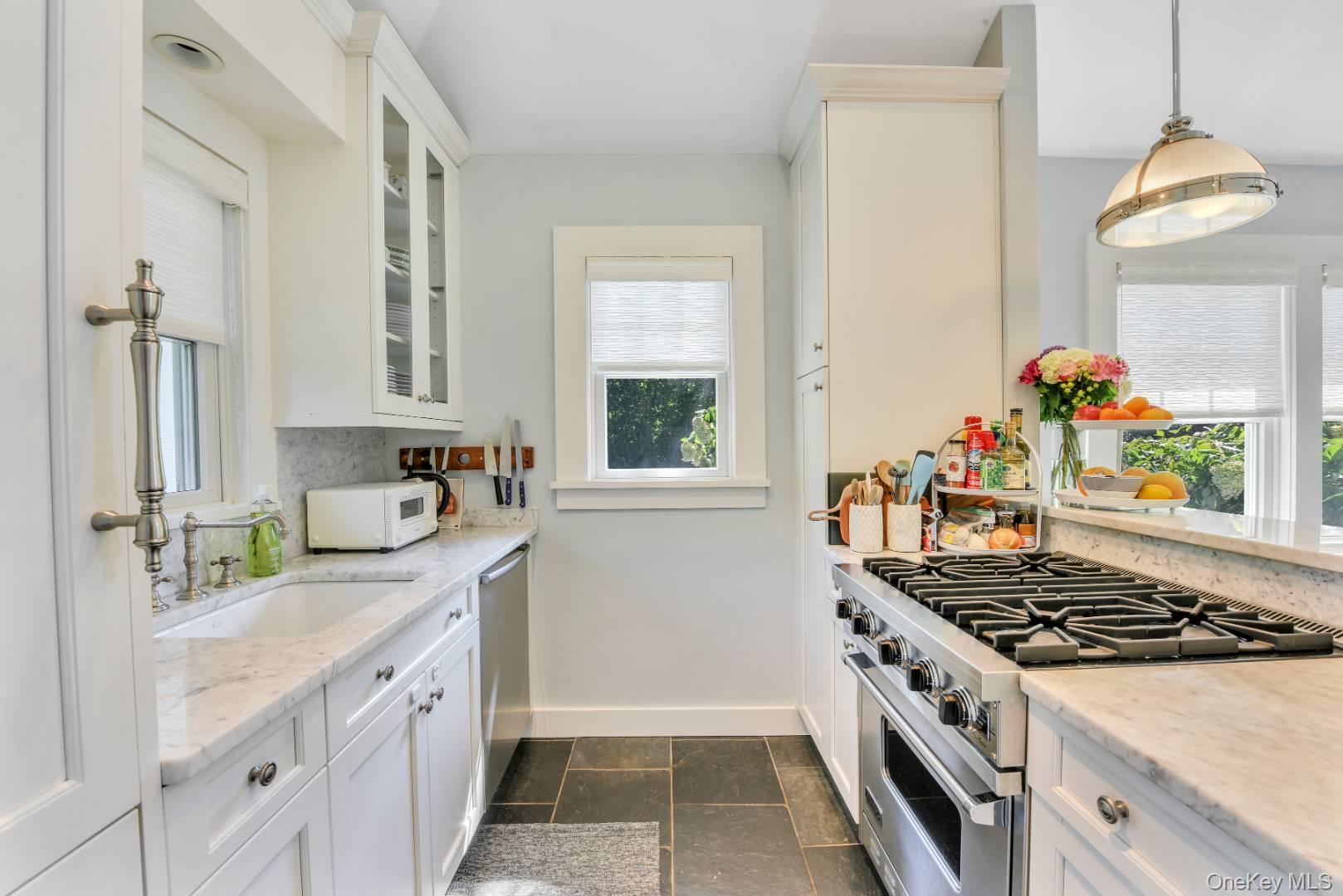 10 Henry Street Southampton Southampton, NY 11968