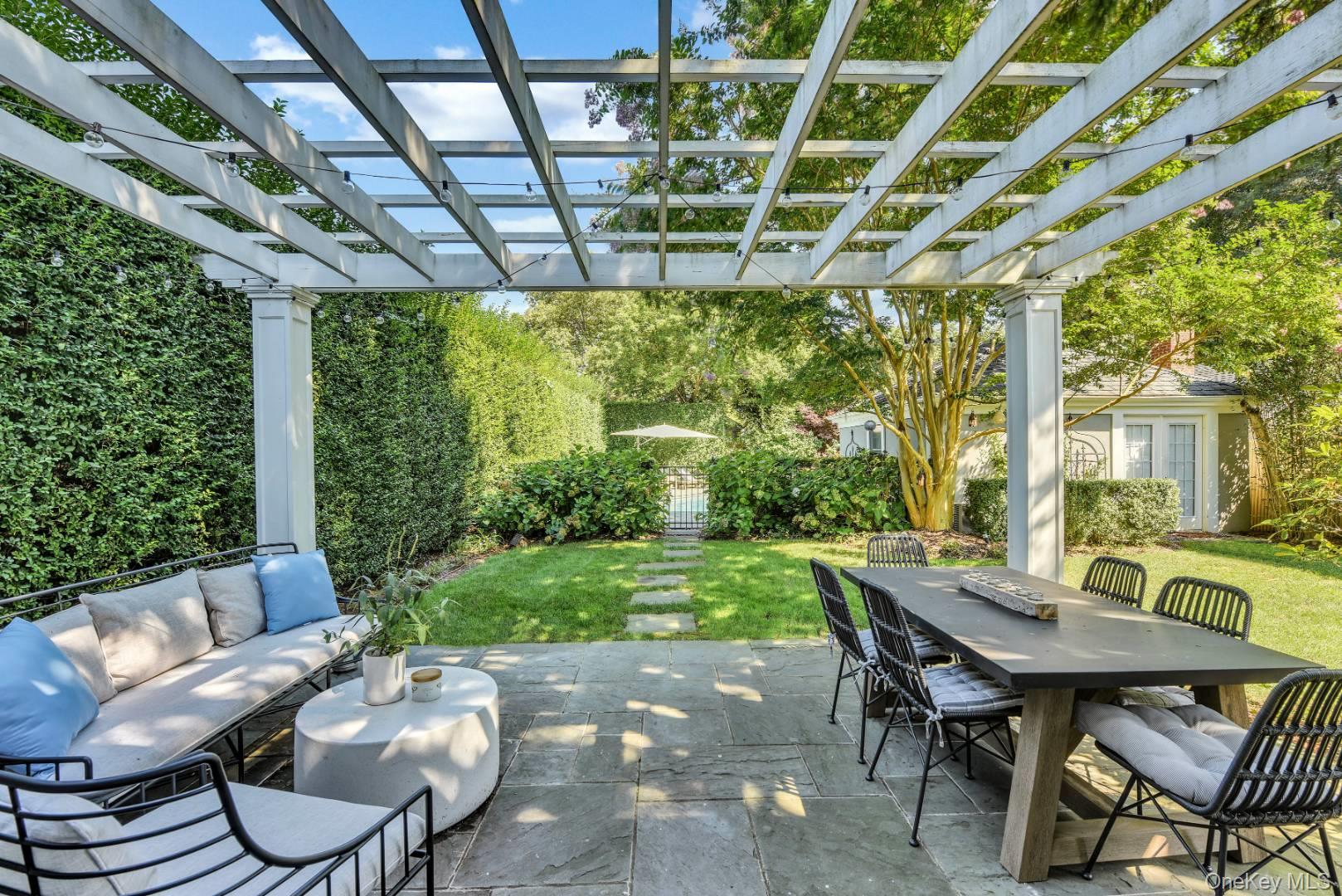 10 Henry Street Southampton Southampton, NY 11968