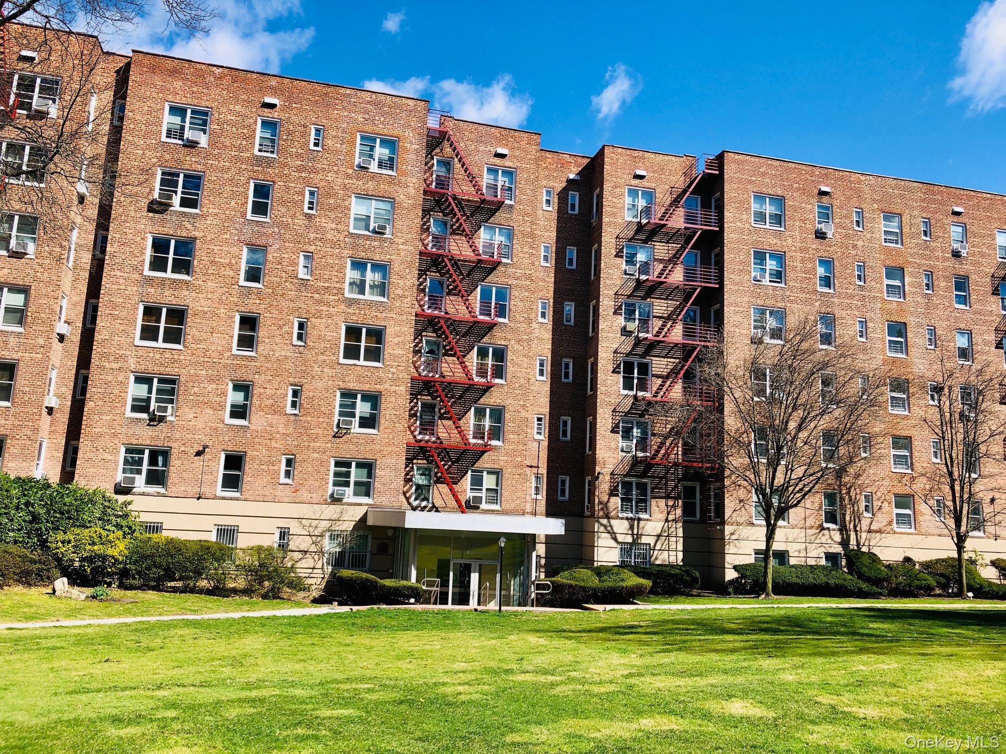 1300 Midland Avenue, Apt A-36, Yonkers, NY 10704