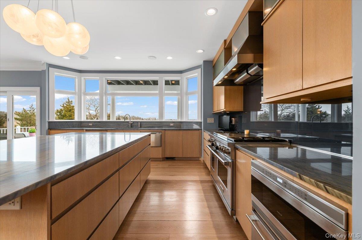 14 S Country Road Westhampton Westhampton, NY 11977