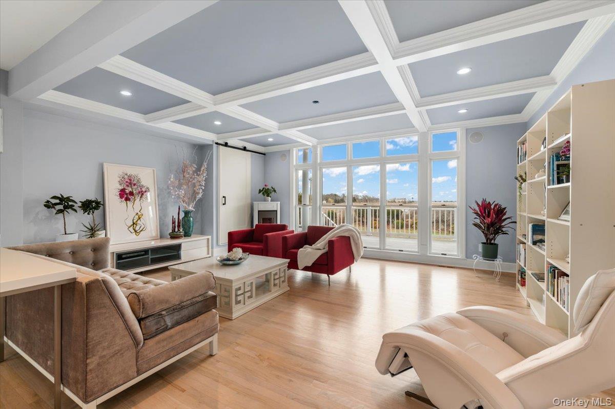 14 S Country Road Westhampton Westhampton, NY 11977