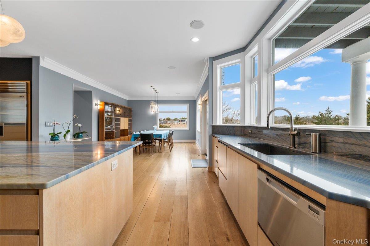 14 S Country Road Westhampton Westhampton, NY 11977