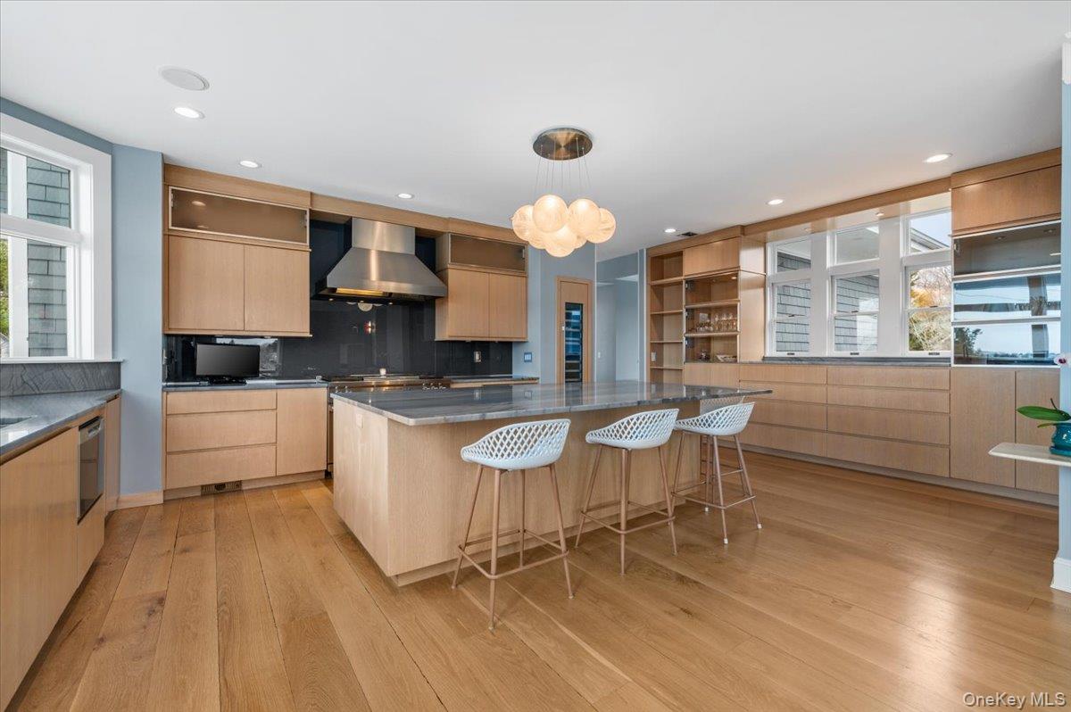 14 S Country Road Westhampton Westhampton, NY 11977