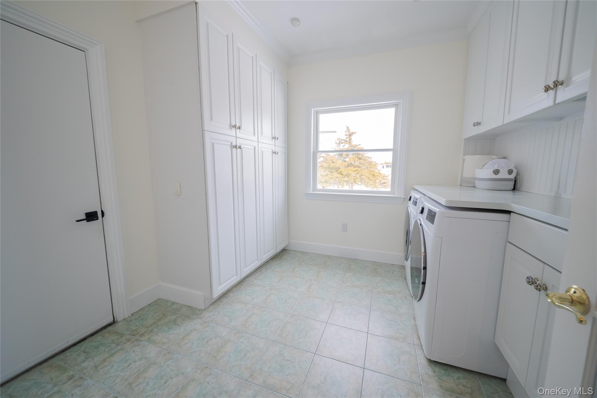 14 S Country Road Westhampton Westhampton, NY 11977