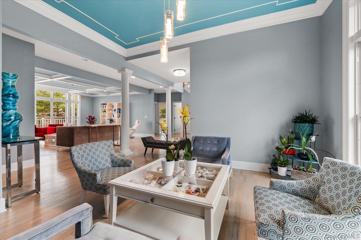 14 S Country Road Westhampton Westhampton, NY 11977