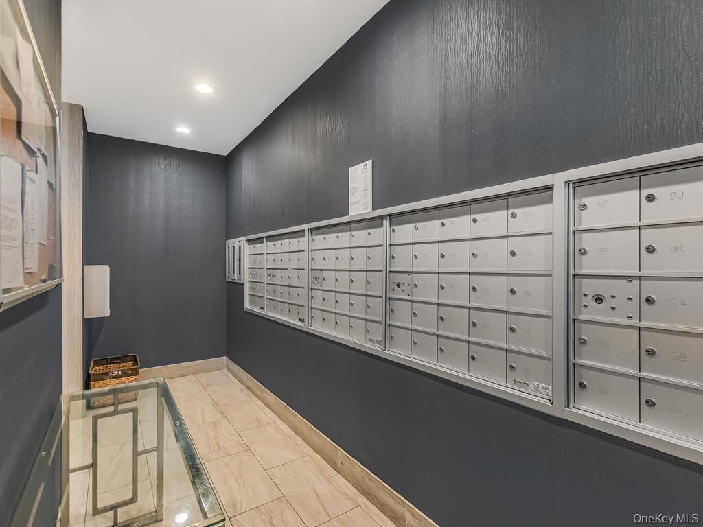 3935 Blackstone Avenue 8-A Bronx, NY 10471