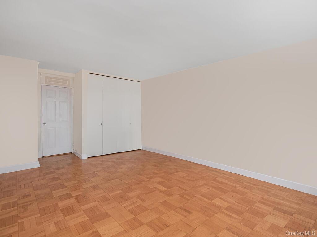 3935 Blackstone Avenue 8-A Bronx, NY 10471