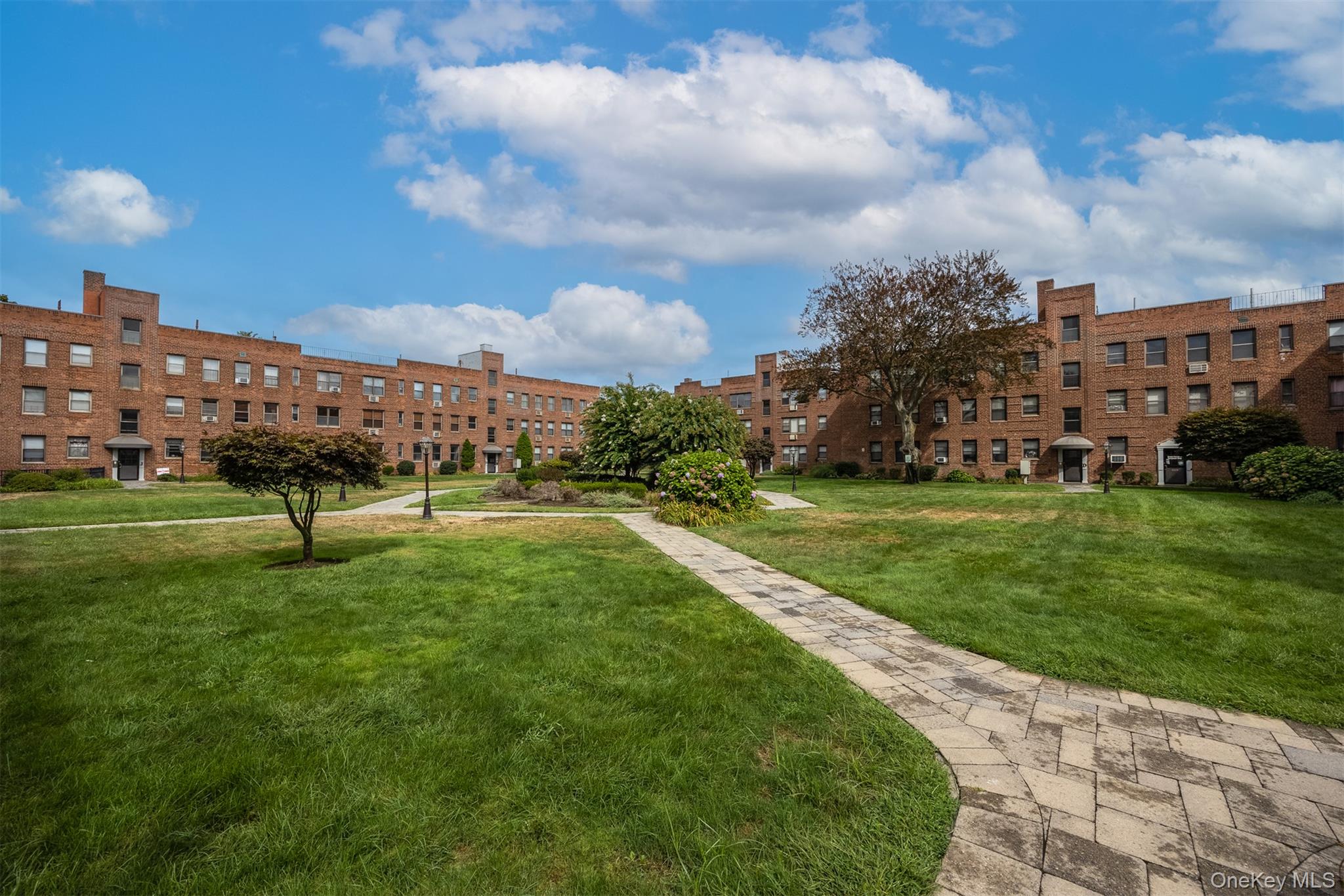 1 Jefferson Avenue A12 Rockville Centre Rockville Centre, NY 11570