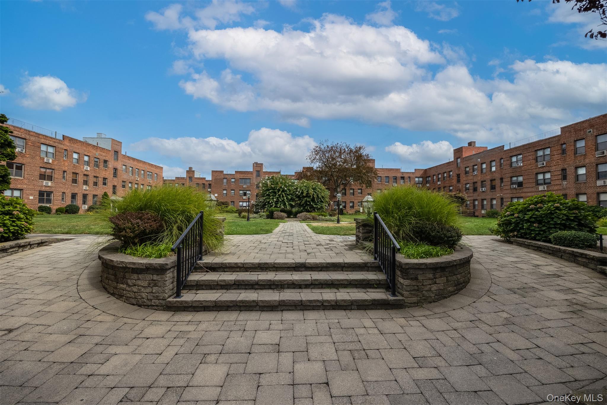 1 Jefferson Avenue A12 Rockville Centre Rockville Centre, NY 11570