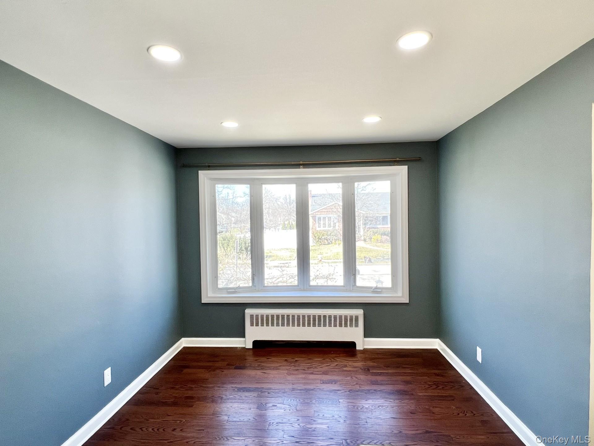 44 Bruce Lane Westbury Westbury, NY 11590