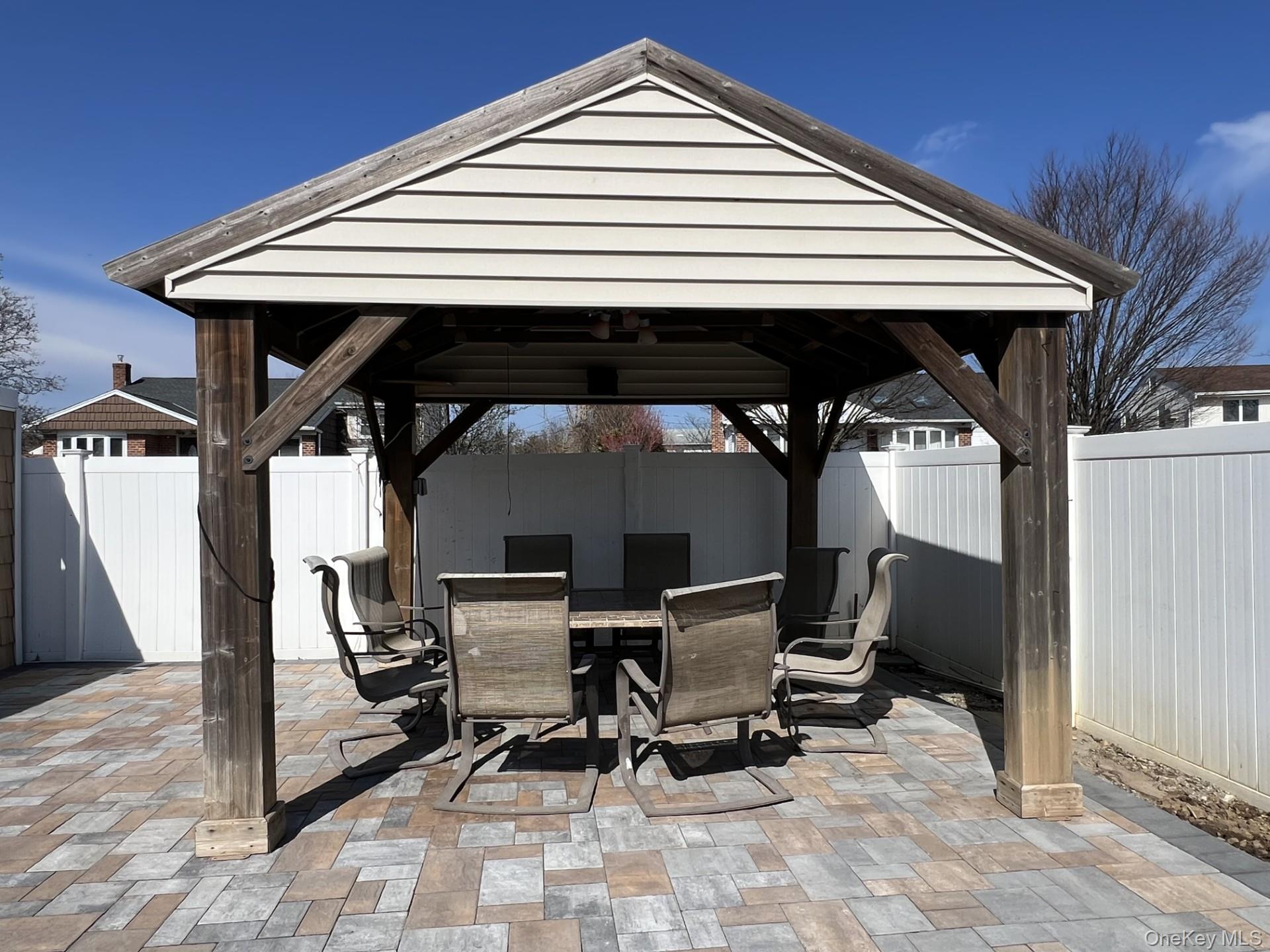 44 Bruce Lane Westbury Westbury, NY 11590