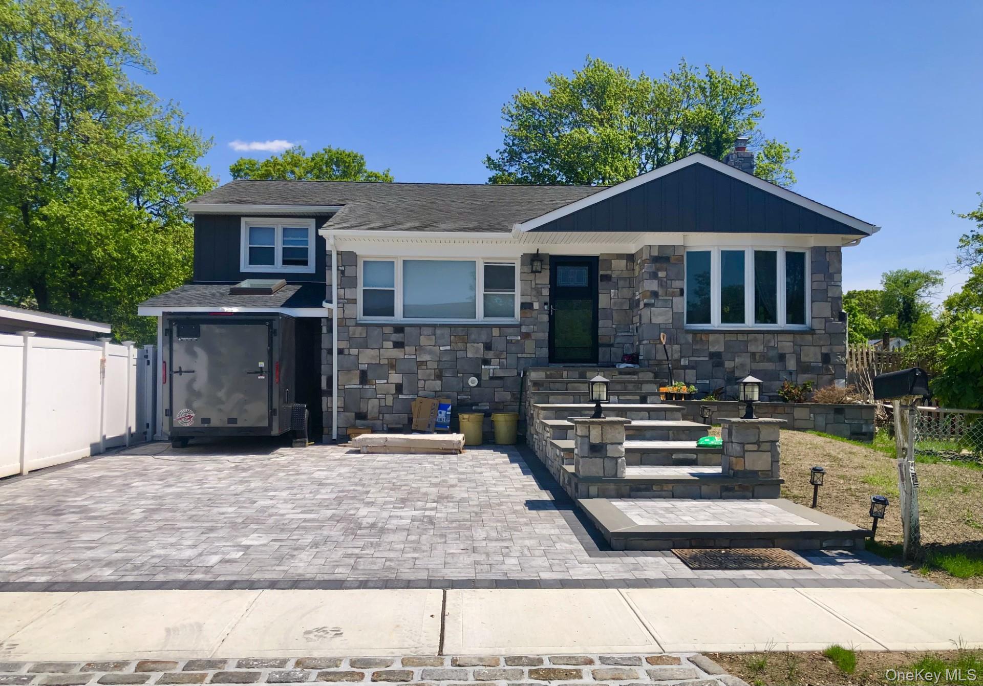 44 Bruce Lane Westbury Westbury, NY 11590