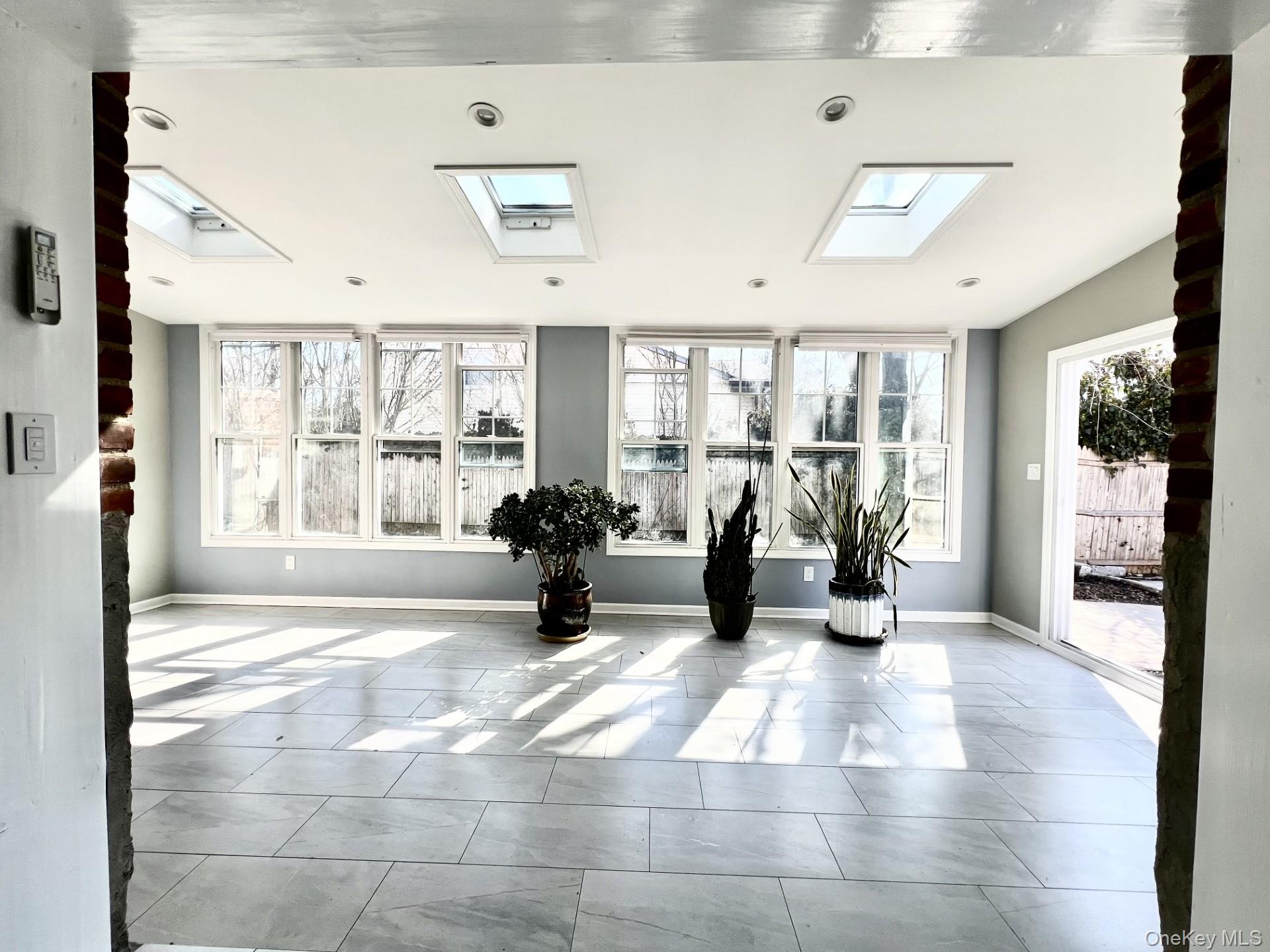 44 Bruce Lane Westbury Westbury, NY 11590