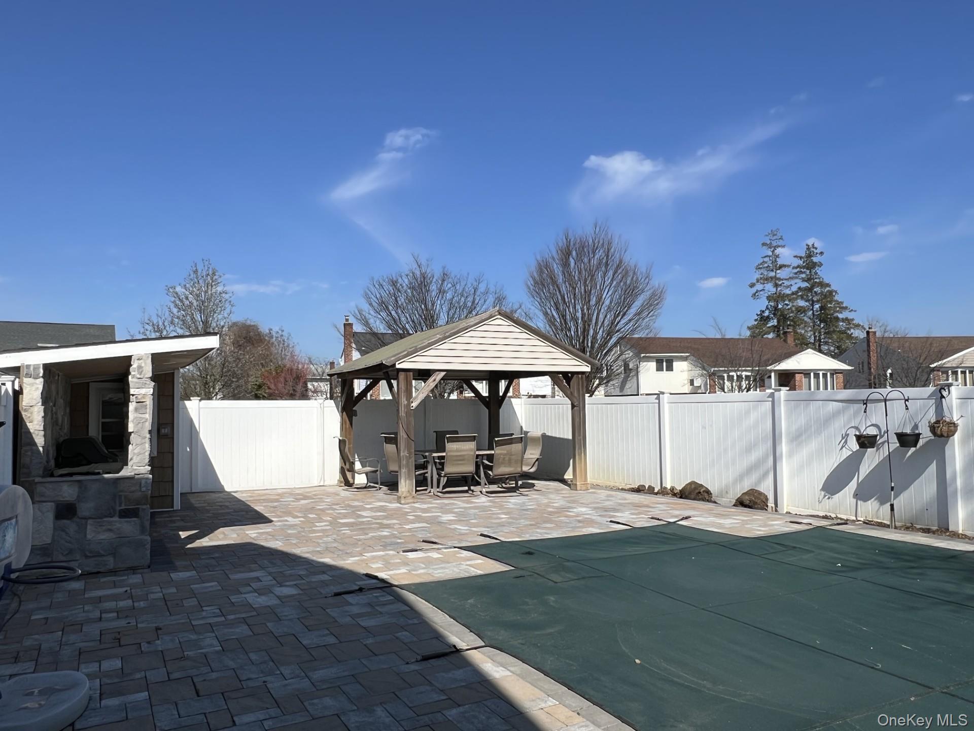 44 Bruce Lane Westbury Westbury, NY 11590