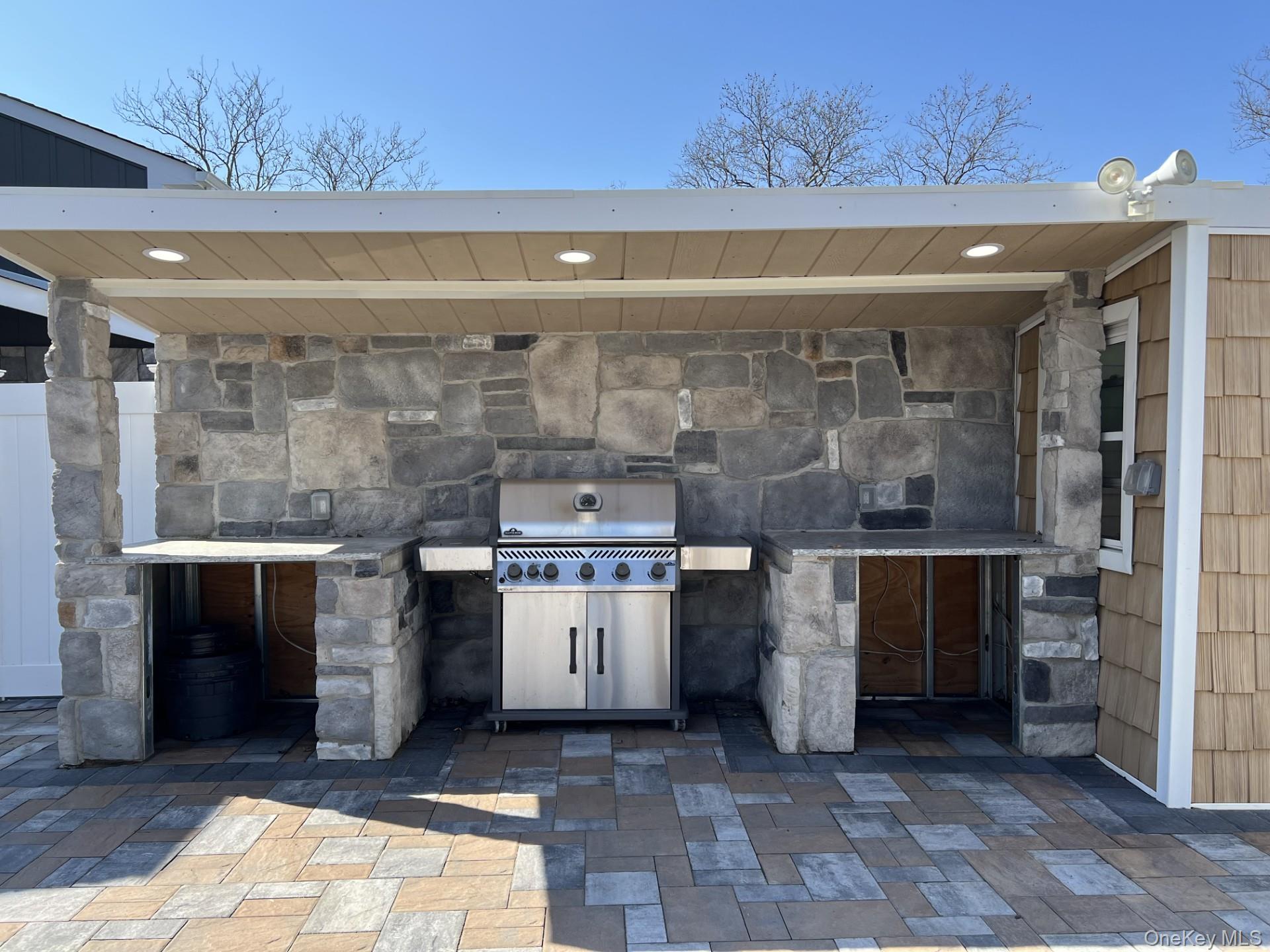 44 Bruce Lane Westbury Westbury, NY 11590