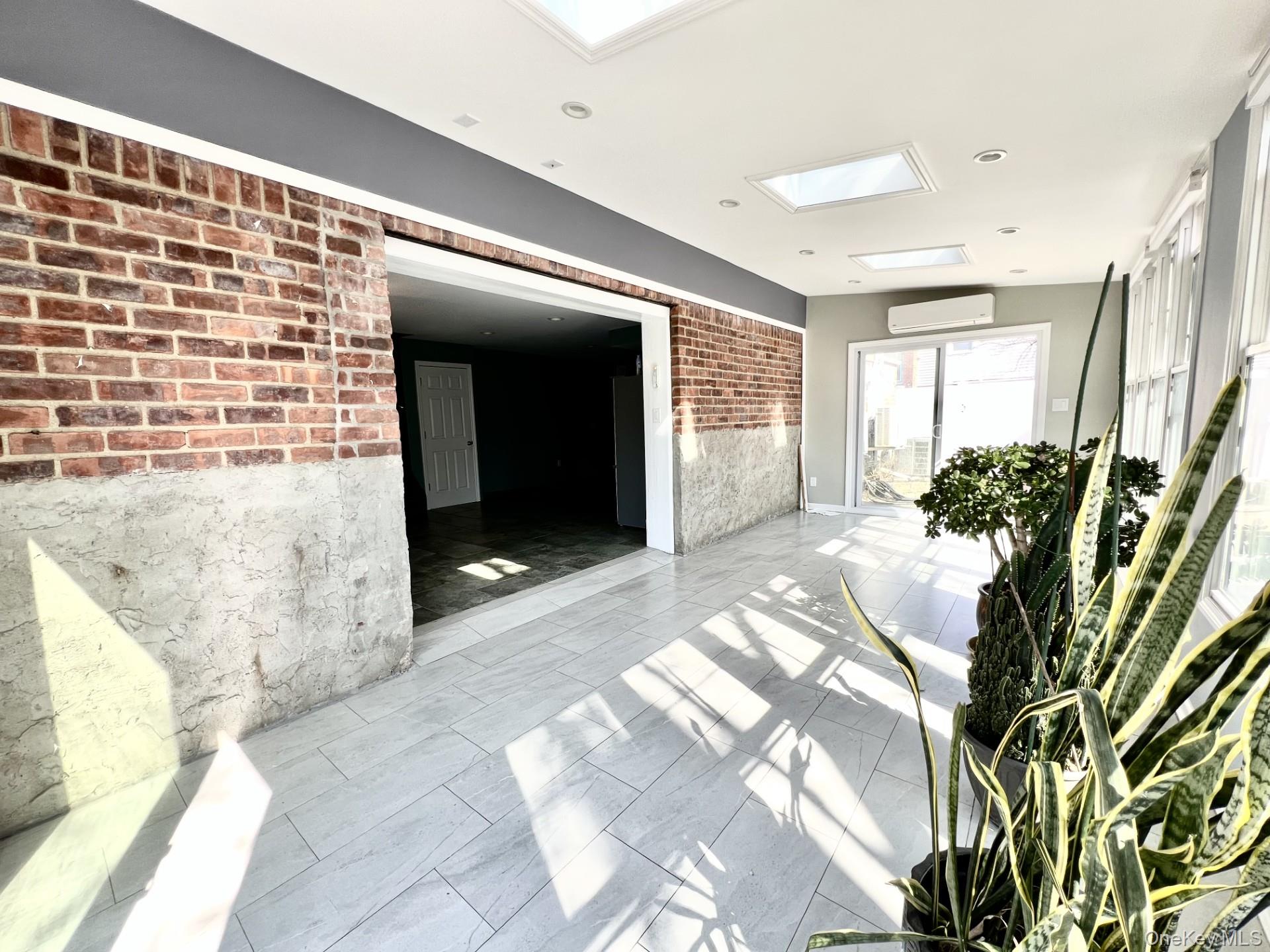 44 Bruce Lane Westbury Westbury, NY 11590