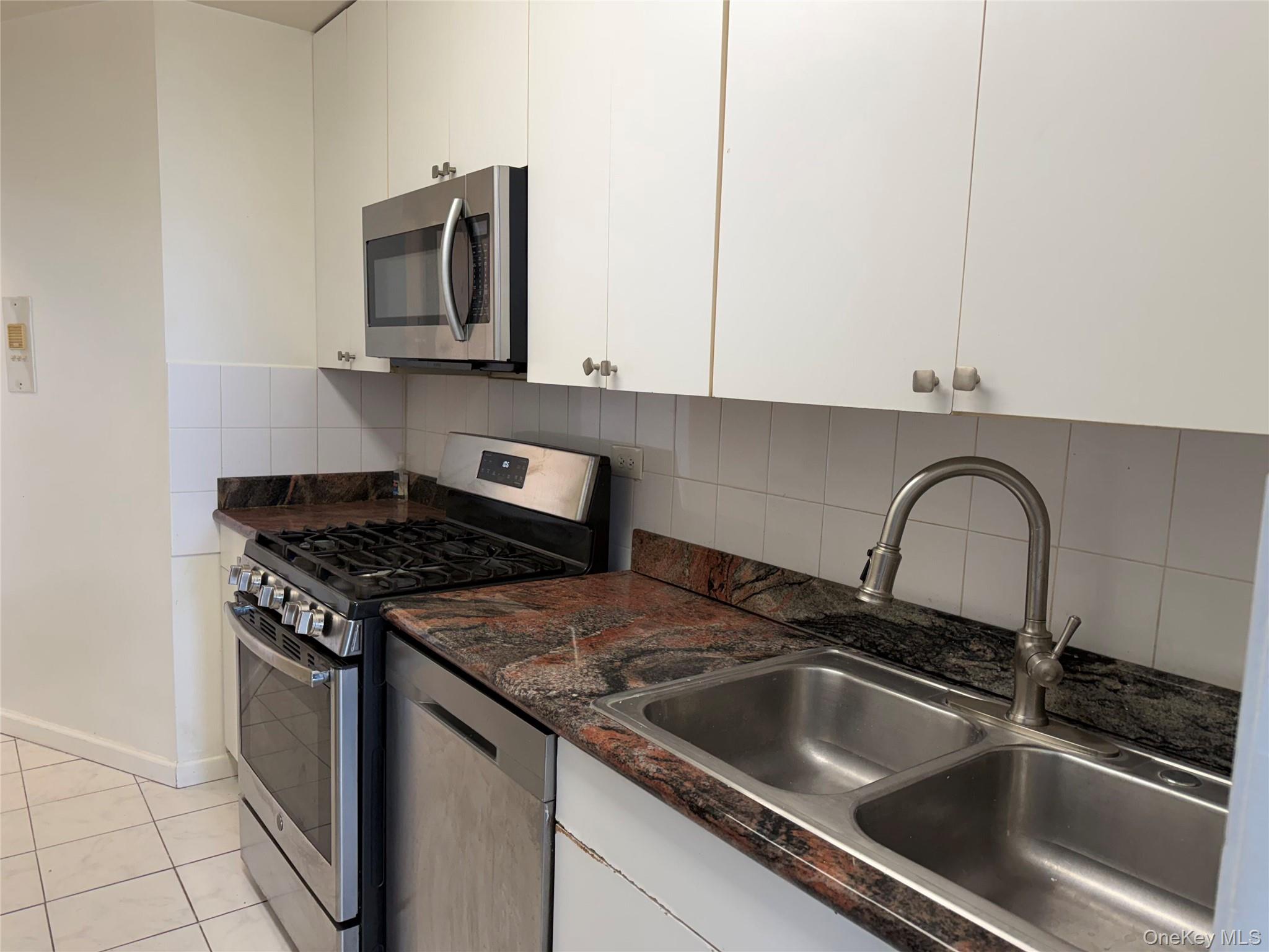 85-15 Main Street 12-J Kew Gardens Kew Gardens, NY 11435