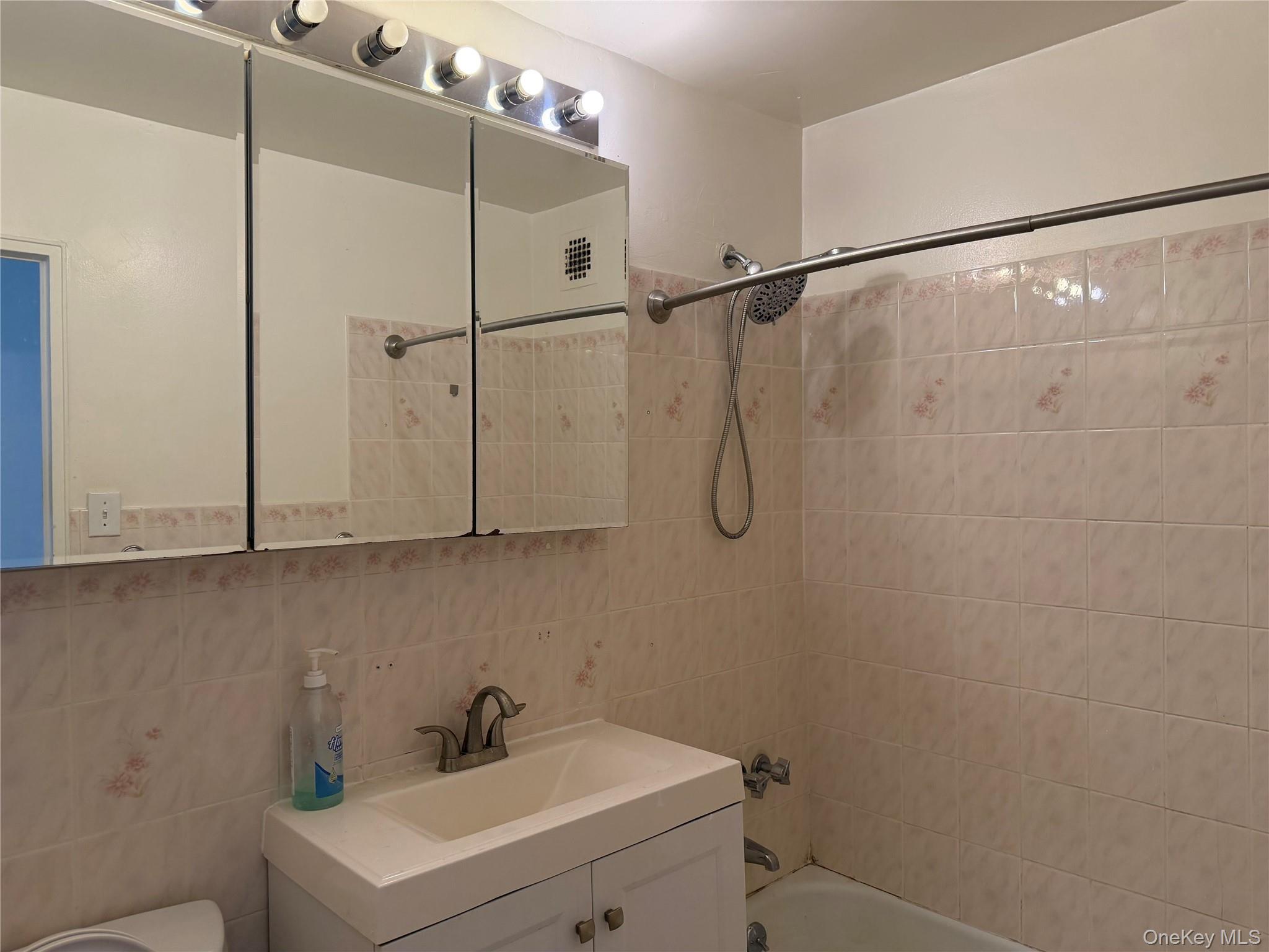 85-15 Main Street 12-J Kew Gardens Kew Gardens, NY 11435