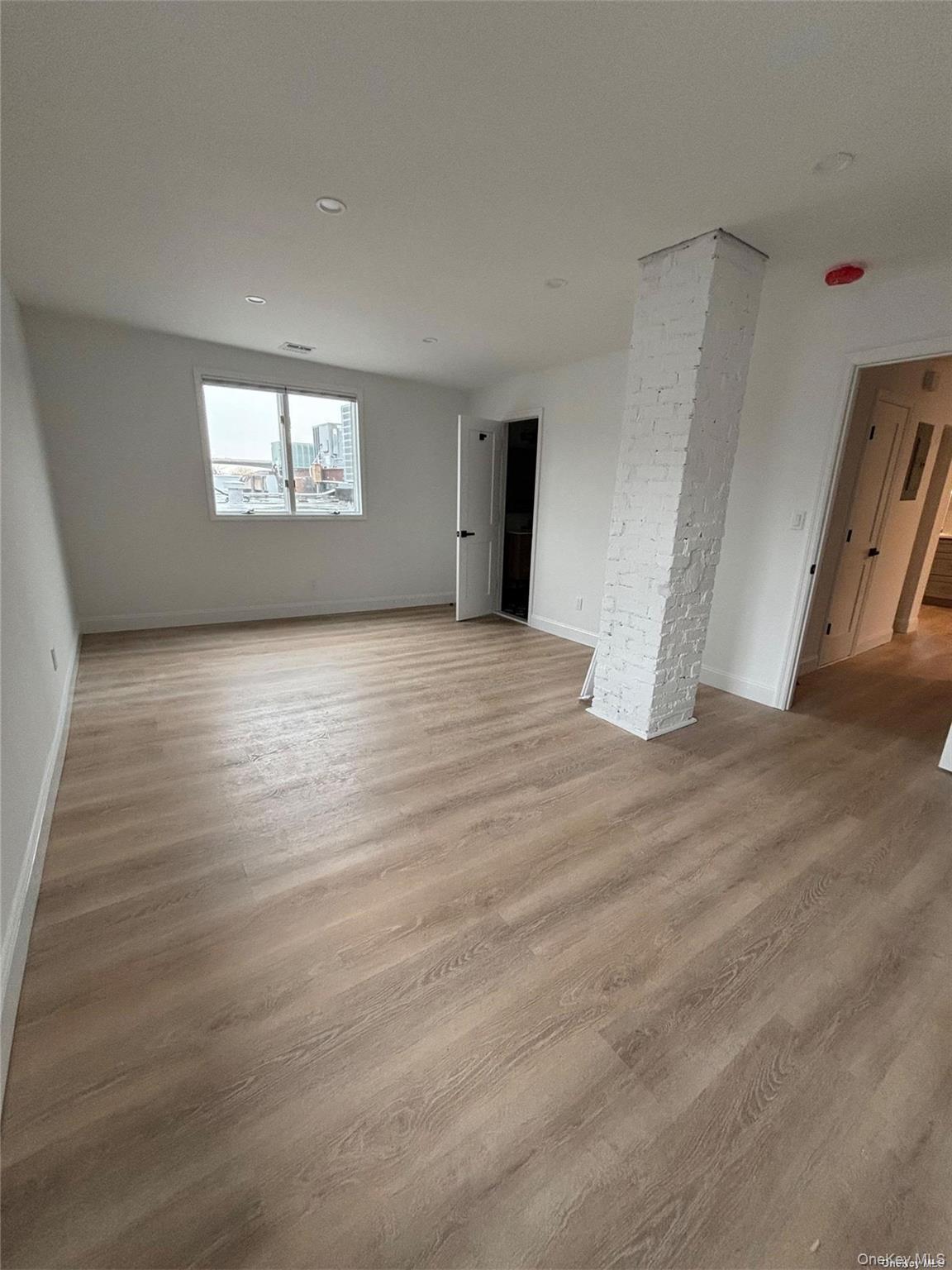 1353 Old Northern Boulevard Roslyn Roslyn, NY 11576