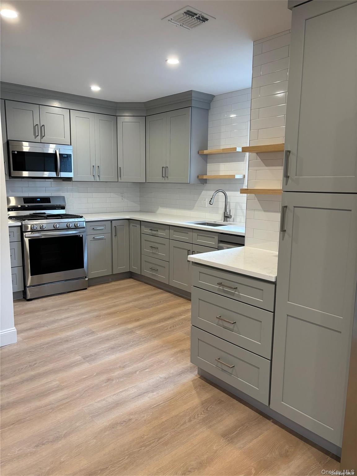 1353 Old Northern Boulevard Roslyn Roslyn, NY 11576